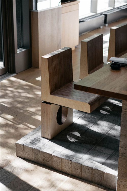 旭彩网：餐厅装修案例——天然材料的古朴与优雅